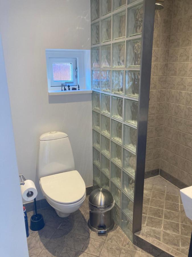 Vaerelse, Bad Og Toilet I Villa Næstved Exterior foto